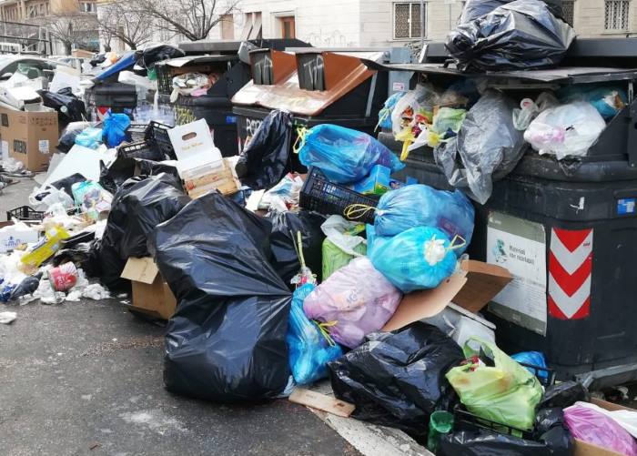 La spazzatura a Roma e la chiamata alle armi di Virginia