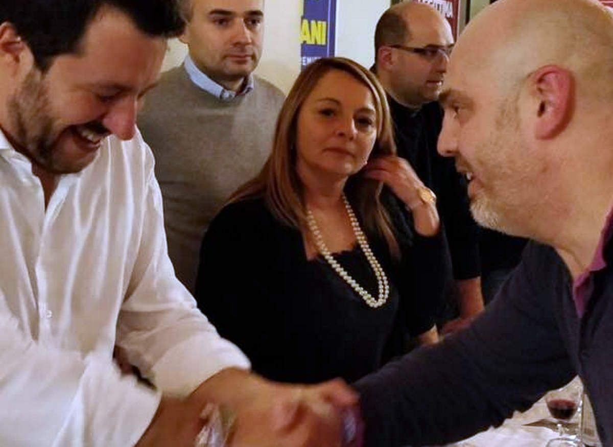 La Lega di Ferrara: dimettiti da consigliere perché sei una rompica..o e noi ti diamo un lavoro
