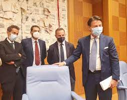 Quelli che hanno spento il fuoco degli entusiasti 5 Stelle a Salerno non possono credere oggi di emergere dalla pozzanghera d'acqua che hanno creato