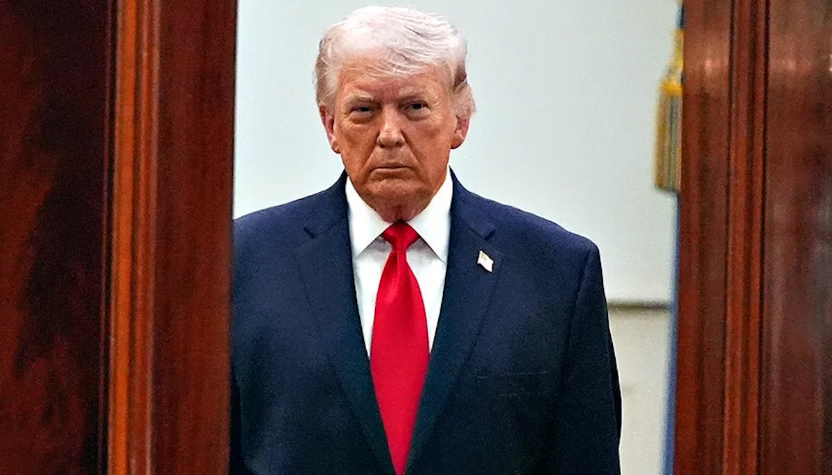 Trump minaccia Teheran: “Martedì colpiremo centrali e ponti”. Il Golfo sull'orlo del collasso