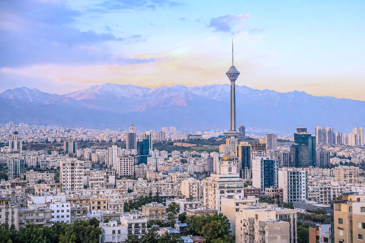 Iran, nasce il fondo da 300 miliardi che può cambiare il Medio Oriente: investitori già pronti, ma tutto dipende dall’accordo finale con Washington